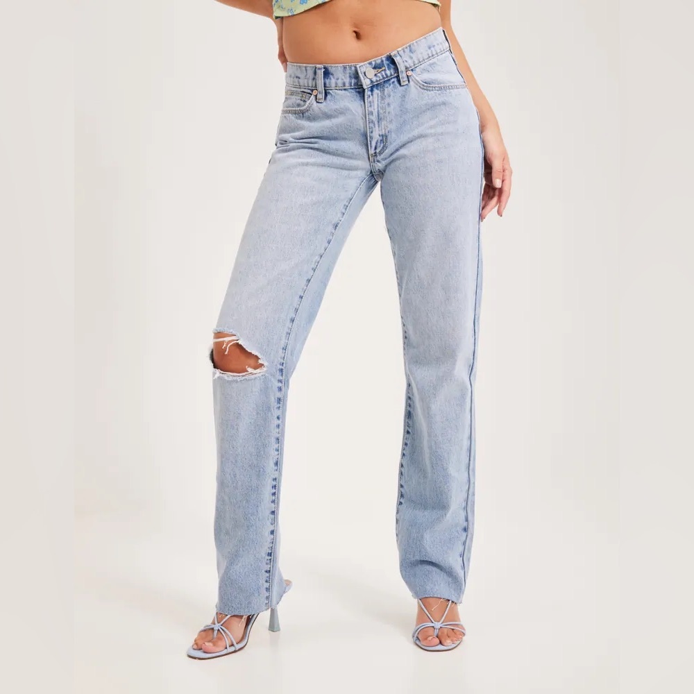 Abrand A’99 Low Rise Straight Jeans Size 28 Light Wash Ripped Distressed